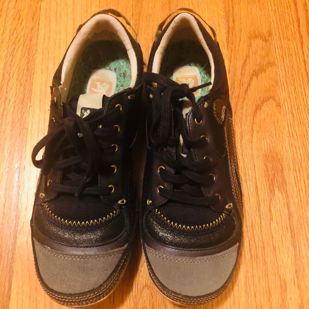 Cushe sneakers